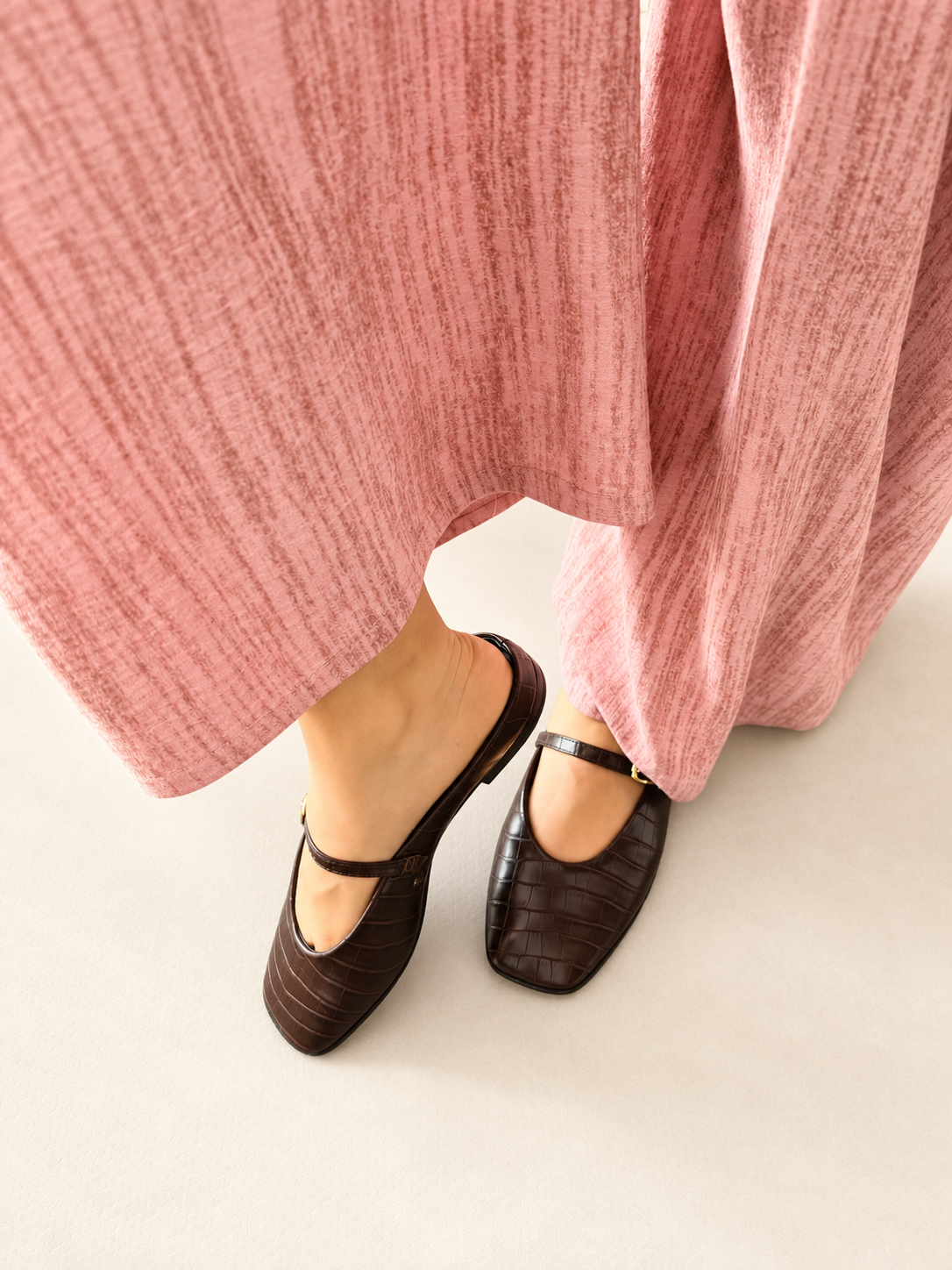 EVA COCO MULE -  Flats Mary Jane Punta Cuadrada Textura cocodrilo chocolate